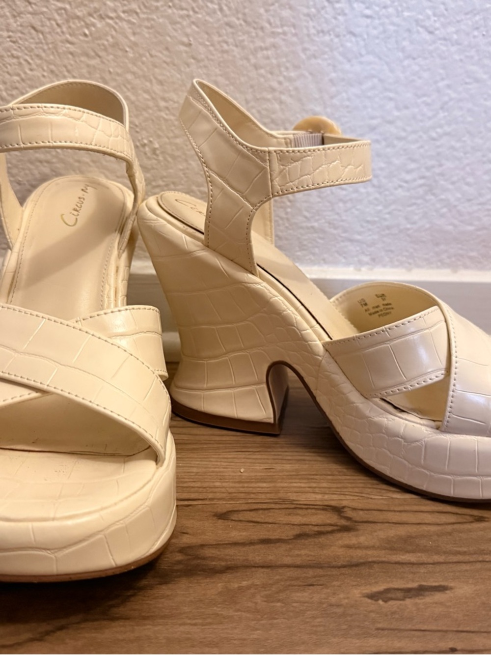 Sam Edelman Cream Croc-Embossed Platform Heels